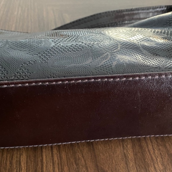 Embossed Flower Shoulder Bag - Picture 3 of 6